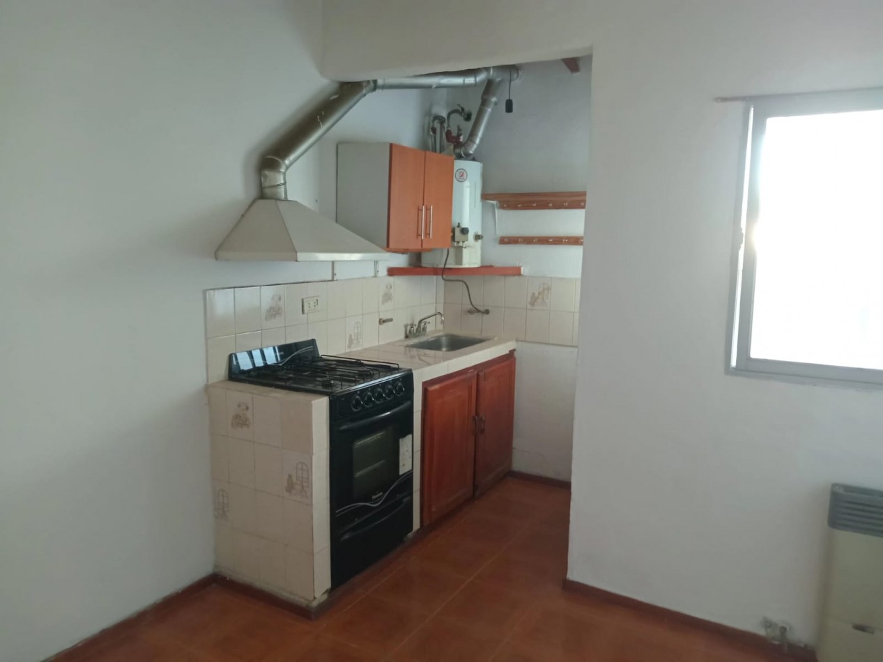 BARRIO PARQUE CAPITAL, SE ALQUILA DEPARTAMENTO EN PLANTA ALTA 