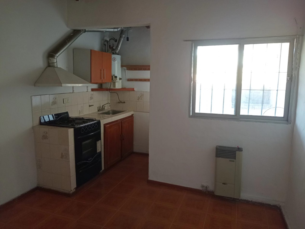 BARRIO PARQUE CAPITAL, SE ALQUILA DEPARTAMENTO EN PLANTA ALTA 