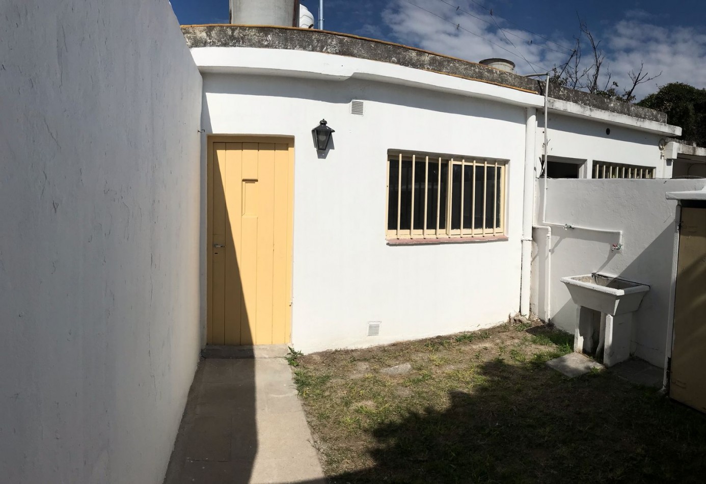 LOS NARANJOS DEPARTAMENTO INTERNO CON INGRESO COMPARTIDO.- 