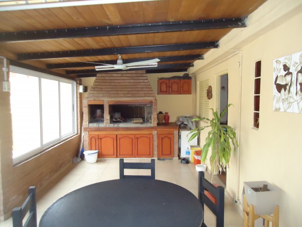 Matienzo, impecable propiedad con pileta +departamento. NUEVO PRECIO PROXIMA A SER APPTA CREDITO BANCOR