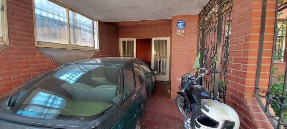 Barrio Los Naranjos, excelente casa más departamento para la venta.