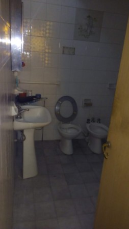 Barrio Los Naranjos, excelente casa más departamento para la venta.