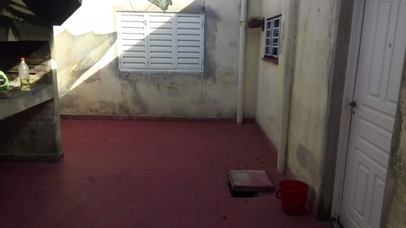 Barrio Los Naranjos, excelente casa más departamento para la venta.