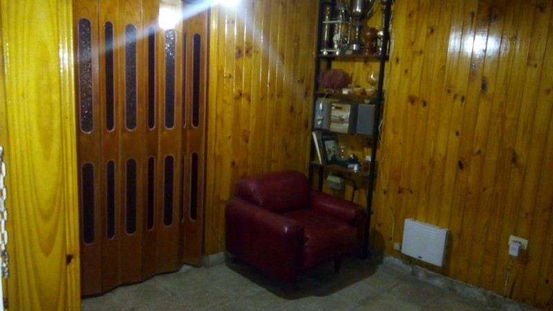 Barrio Los Naranjos, excelente casa más departamento para la venta.