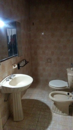 Barrio Los Naranjos, excelente casa más departamento para la venta.