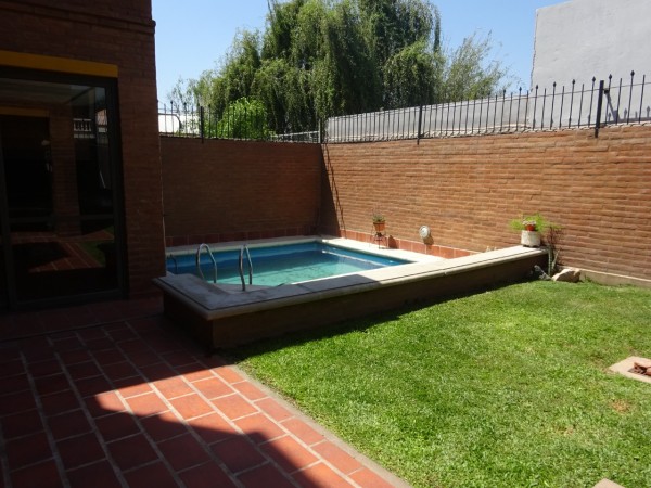 Hermosa casa de dos pisos en B°  Parque Capital 