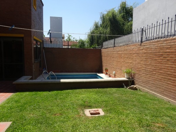 Hermosa casa de dos pisos en B°  Parque Capital 
