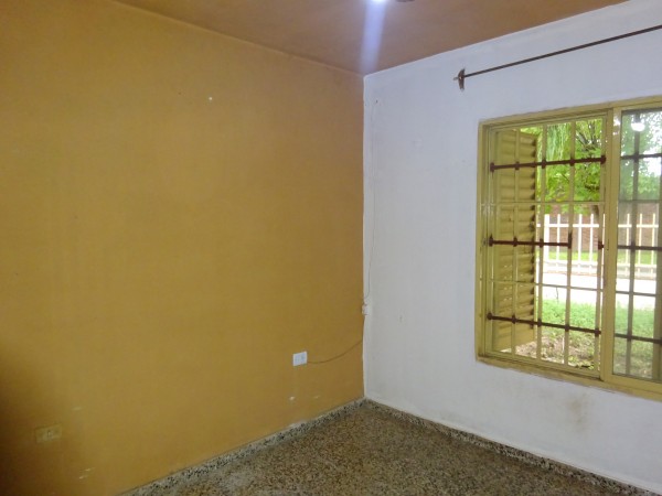 Villa Adela, linda zona, apta banco.-