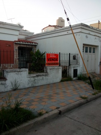 Avenida, excelente zona a una cuadra del dino R-20.