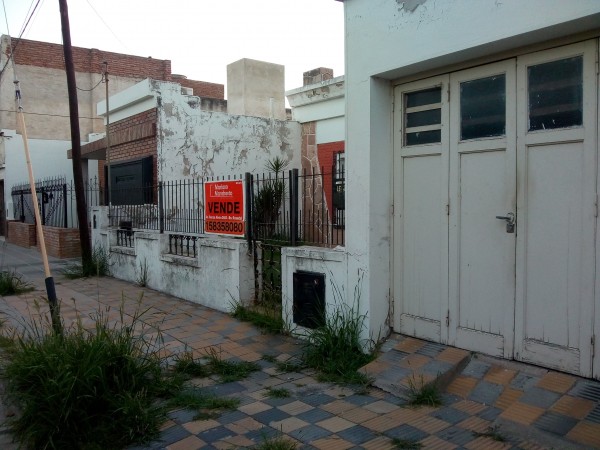 Avenida, excelente zona a una cuadra del dino R-20.