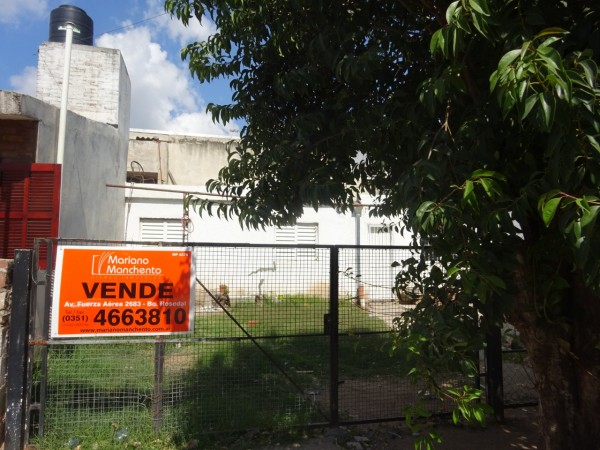 Barrio Villa Adela,  dos propiedades en un mismo terreno. Oportunidad de inversion