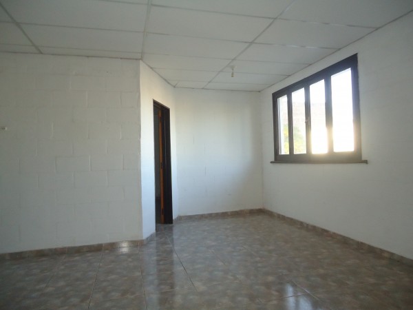 Villa Adela a dos cuadras de ruta 20.- DEPARTAMENTO PLANT ALTA CON INGRESO COMPARTIDO.-