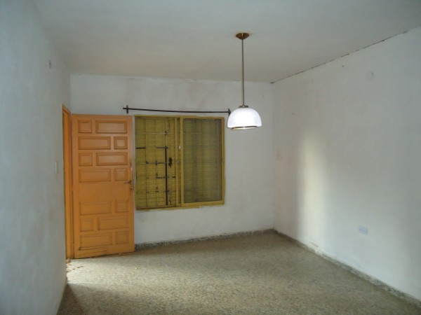 Villa Adela, linda zona, apta banco.-