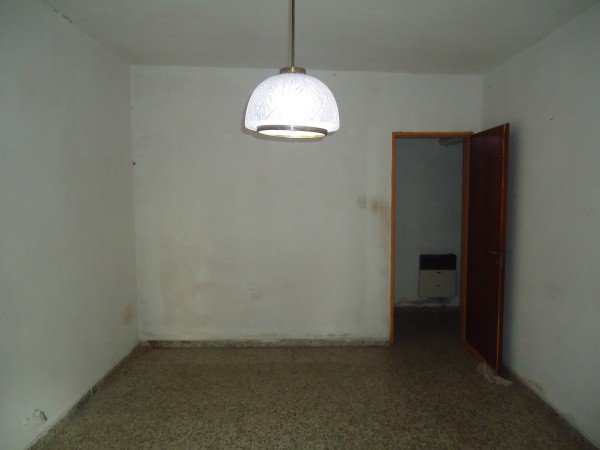 Villa Adela, linda zona, apta banco.-