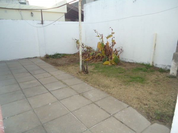 Alto Alberdi, linda zona a dos cuadras de Av. Santa Ana.-