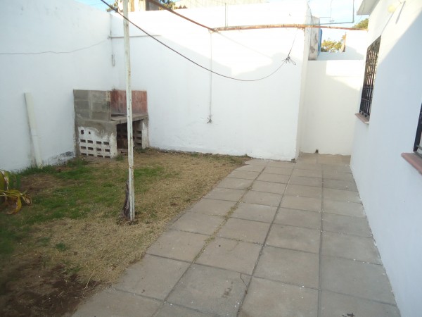 Alto Alberdi, linda zona a dos cuadras de Av. Santa Ana.-