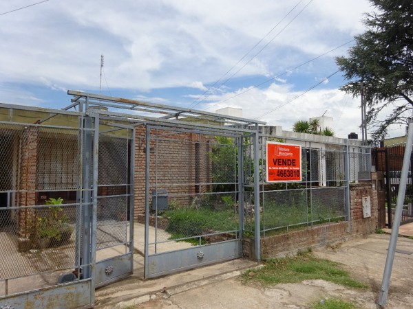 SE VENDE CASA MÁS DEPARTAMENTO EN BARRIO MATIENZO, EXCELENTE ENTORNO 