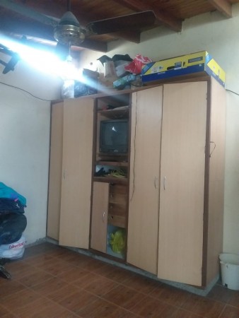 SE VENDE CASA DE DOS PLANTAS MÁS GALPÓN EN BARRIO SAN ROQUE