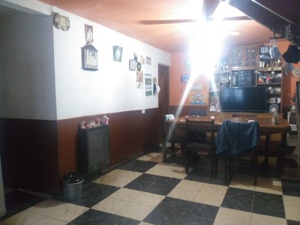 SE VENDE CASA DE DOS PLANTAS MÁS GALPÓN EN BARRIO SAN ROQUE