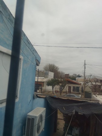 SE VENDE CASA DE DOS PLANTAS MÁS GALPÓN EN BARRIO SAN ROQUE