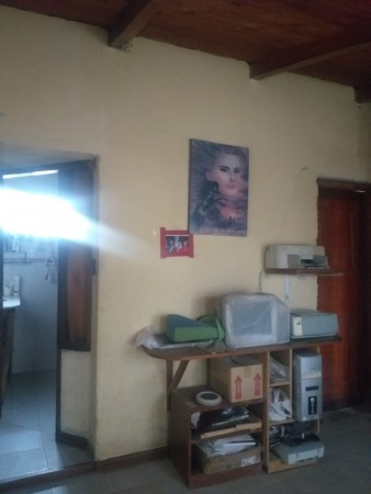 SE VENDE CASA DE DOS PLANTAS MÁS GALPÓN EN BARRIO SAN ROQUE
