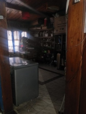 SE VENDE CASA DE DOS PLANTAS MÁS GALPÓN EN BARRIO SAN ROQUE