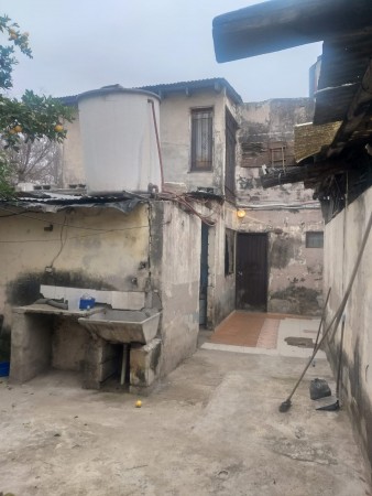 SE VENDE CASA DE DOS PLANTAS MÁS GALPÓN EN BARRIO SAN ROQUE