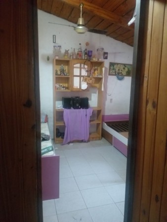 SE VENDE CASA DE DOS PLANTAS MÁS GALPÓN EN BARRIO SAN ROQUE