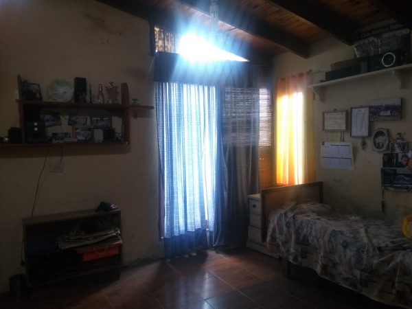SE VENDE CASA DE DOS PLANTAS MÁS GALPÓN EN BARRIO SAN ROQUE