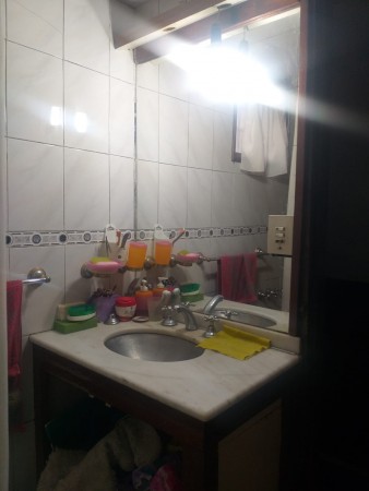 SE VENDE CASA DE DOS PLANTAS MÁS GALPÓN EN BARRIO SAN ROQUE