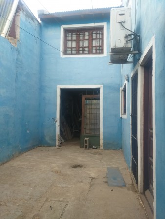 SE VENDE CASA DE DOS PLANTAS MÁS GALPÓN EN BARRIO SAN ROQUE