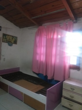 SE VENDE CASA DE DOS PLANTAS MÁS GALPÓN EN BARRIO SAN ROQUE