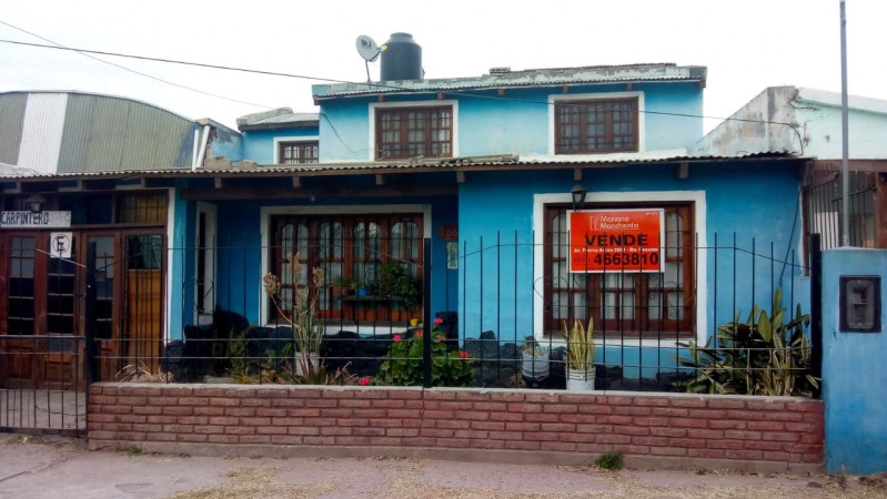 SE VENDE CASA DE DOS PLANTAS MÁS GALPÓN EN BARRIO SAN ROQUE