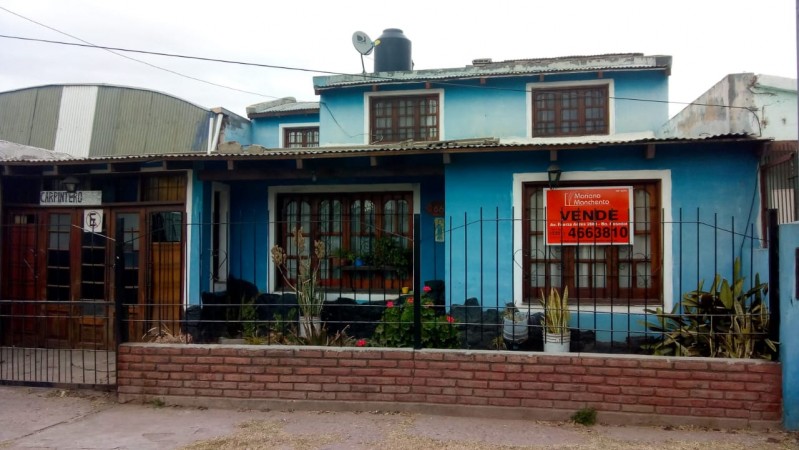 SE VENDE CASA DE DOS PLANTAS MÁS GALPÓN EN BARRIO SAN ROQUE
