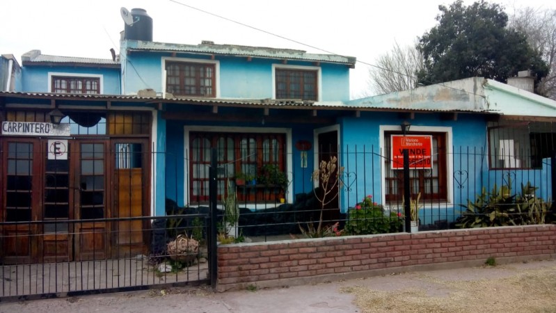 SE VENDE CASA DE DOS PLANTAS MÁS GALPÓN EN BARRIO SAN ROQUE