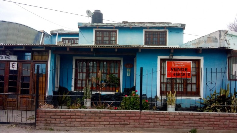 SE VENDE CASA DE DOS PLANTAS MÁS GALPÓN EN BARRIO SAN ROQUE