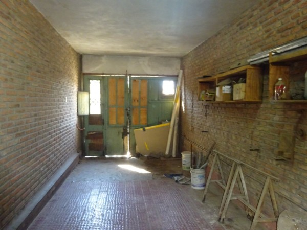 Casa más galpón para la venta Barrio Alto Alberdi. 
