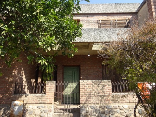 Casa más galpón para la venta Barrio Alto Alberdi. 