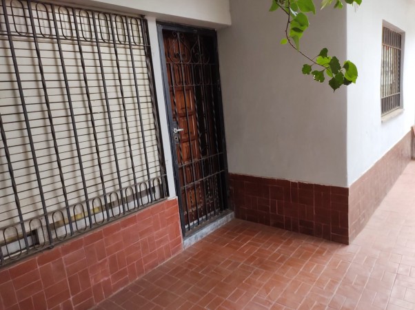  Achaval Peña, Excelente Zona, Rapido Acceso Al Centro.- Vivienda + departamento.-