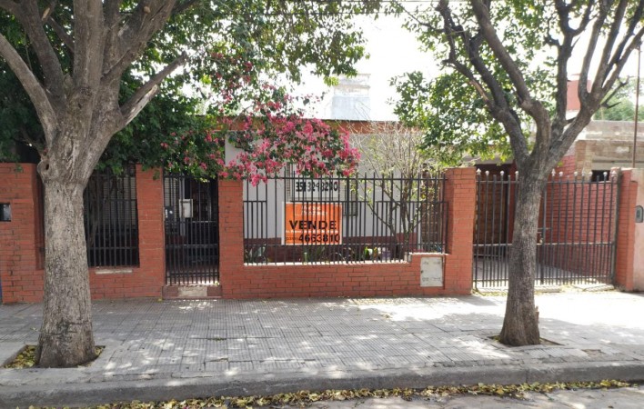  Achaval Peña, Excelente Zona, Rapido Acceso Al Centro.- Vivienda + departamento.-