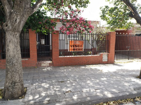  Achaval Peña, Excelente Zona, Rapido Acceso Al Centro.- Vivienda + departamento.-