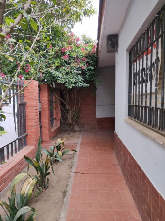  Achaval Peña, Excelente Zona, Rapido Acceso Al Centro.- Vivienda + departamento.-
