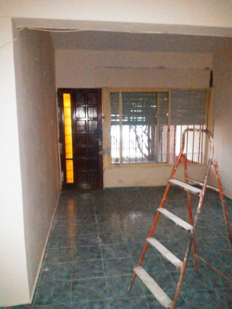  Achaval Peña, Excelente Zona, Rapido Acceso Al Centro.- Vivienda + departamento.-