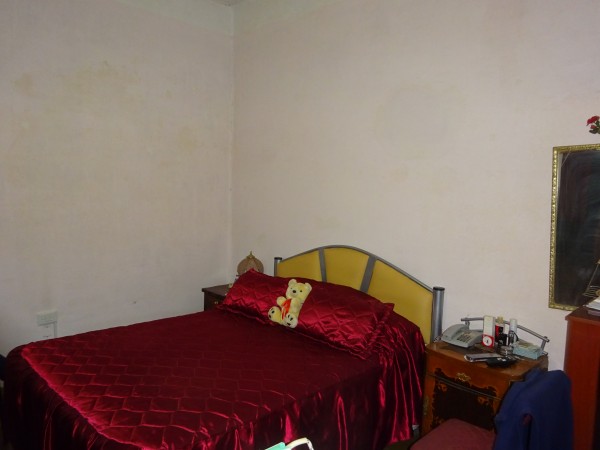 Villa Adela, linda zona a metros de calle principal del barrio.- 