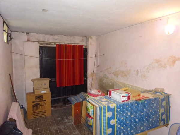 Villa Adela, linda zona a metros de calle principal del barrio.- 