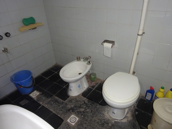 Villa Adela, linda zona a metros de calle principal del barrio.- 
