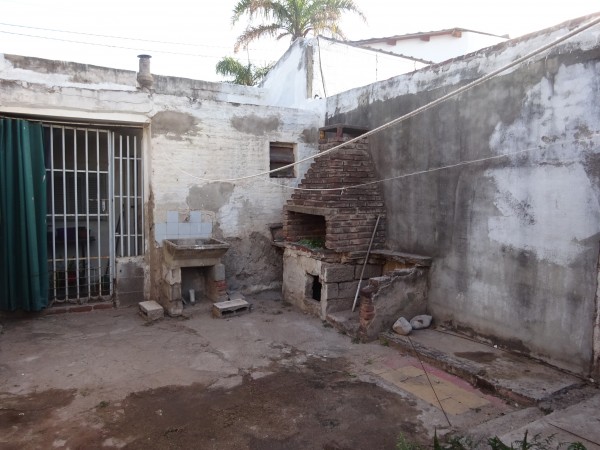 Villa Adela, linda zona a metros de calle principal del barrio.- 