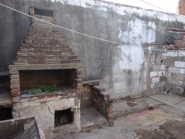 Villa Adela, linda zona a metros de calle principal del barrio.- 