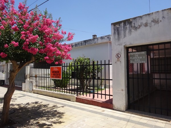 Se vende casa mas departamento en Bº Los Naranjos