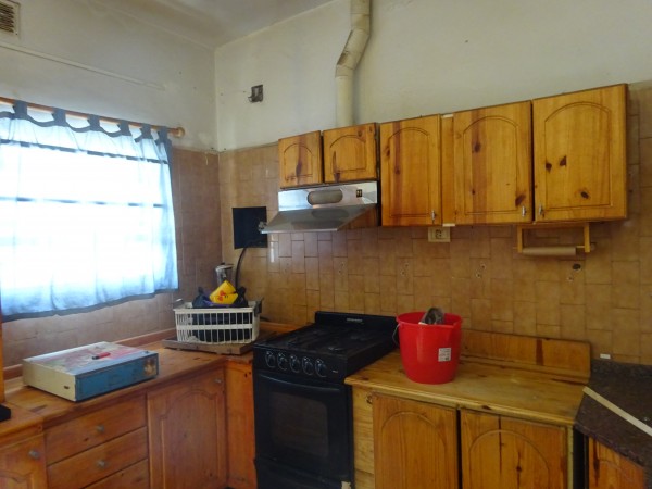 Barrio Los Granados, se vende propiedad con galpon. ACTUALMENTE CON RENTA.- 